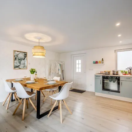 Holiday home Geraumiges Strandhaus: Familienfreundlich Mit Terrasse Nahe Werbellinsee